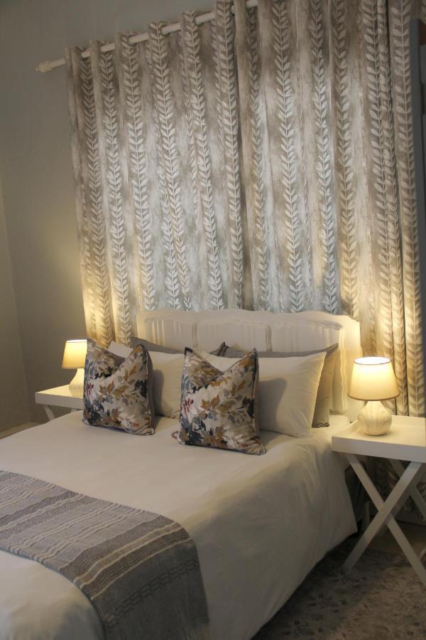 @Karoo Guesthouse กราฟฟ์-เรเน็ต ภายนอก รูปภาพ