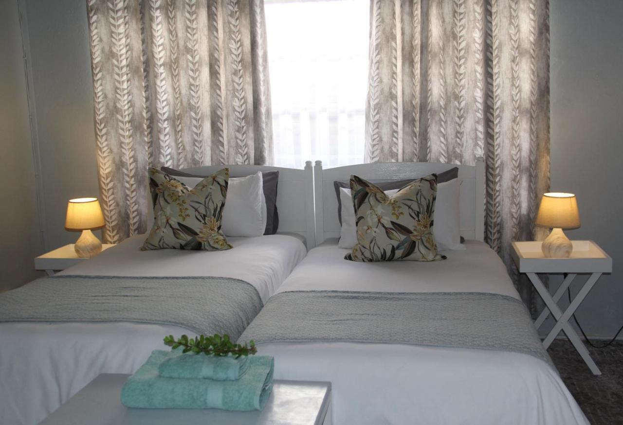 @Karoo Guesthouse กราฟฟ์-เรเน็ต ภายนอก รูปภาพ