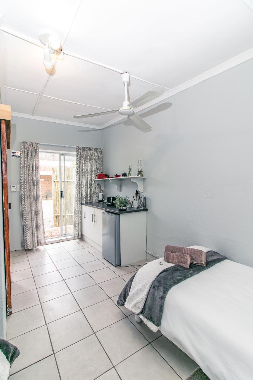 @Karoo Guesthouse กราฟฟ์-เรเน็ต ภายนอก รูปภาพ